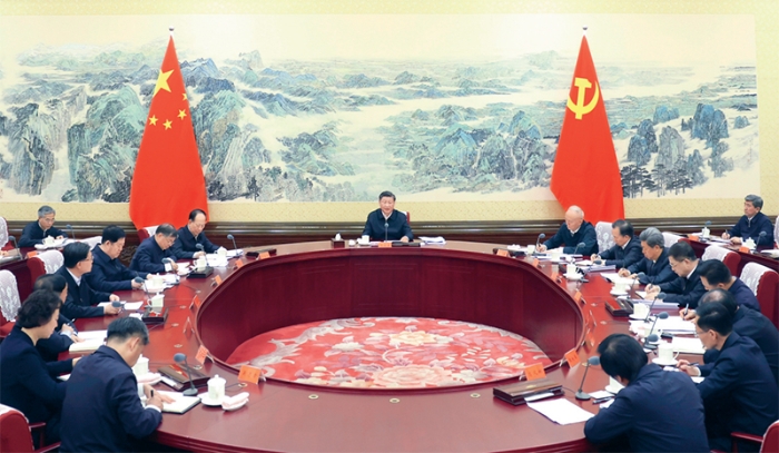 2023年10月23日，中共中央总书记、国家主席、中央军委主席习近平在中南海同中华全国总工会新一届领导班子成员集体谈话并发表重要讲话。 新华社记者 鞠鹏 摄